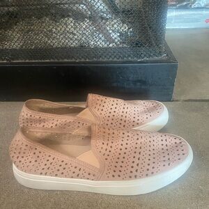 Steve Madden Odonna Womens Light Pink Suede Slip On Shoes Lazer Cut size 7.5